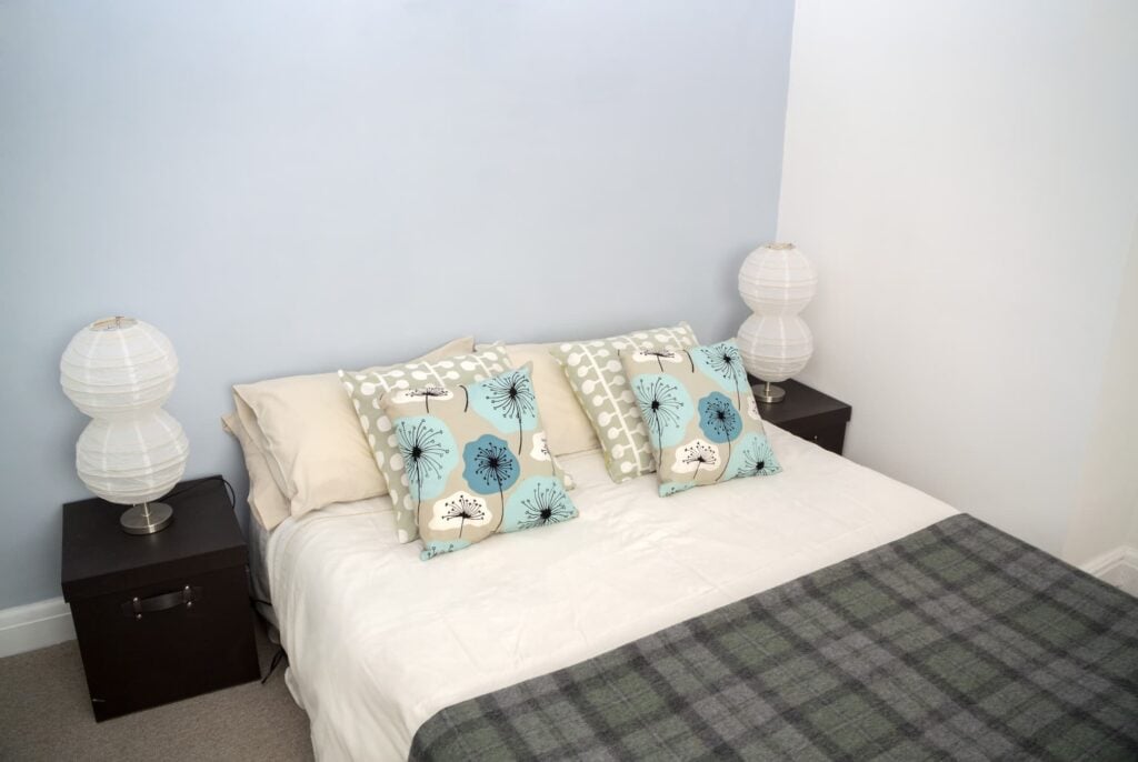A well decorated room